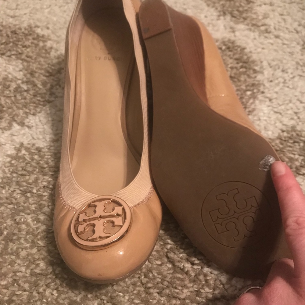 Patent tan Tory Burch Caroline wedges